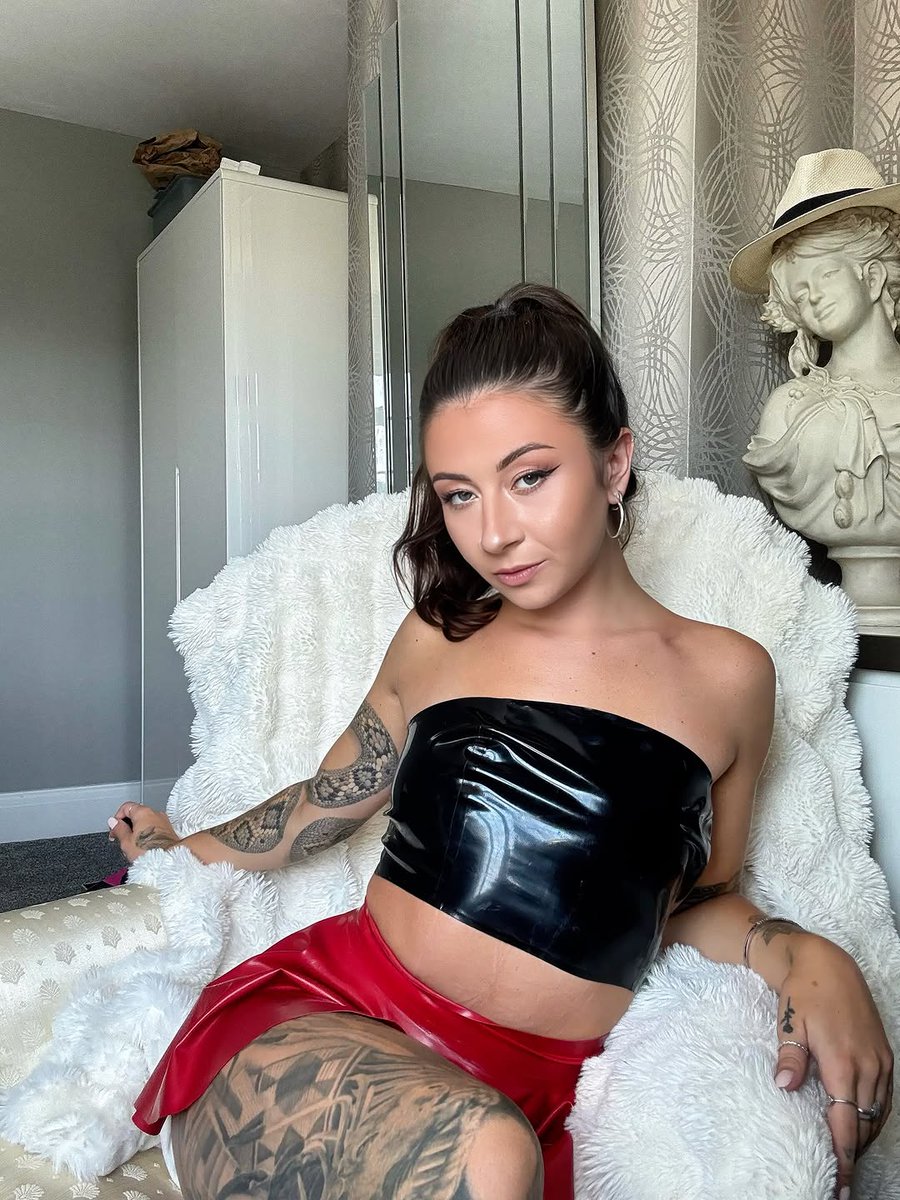 Violette Ivy tweet media