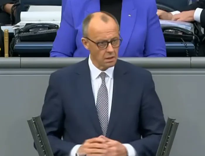 eldiario_net's tweet photo. Friedrich Merz critica la «escalada masiva» de Donald Trump contra Irán (20:06)
Lea la nota aquí: https://t.co/ruVxPUr77h
#ElDiarioBo #Internacional #Alemania #FriedrichMerz #Trump #Irán #OTAN #Geopolítica #Mundo2026 #ÚltimoMomento https://t.co/FcsHqPKmJj