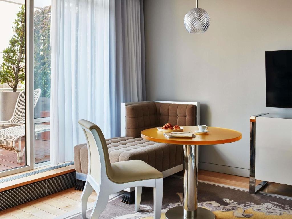 عطلات tweet media