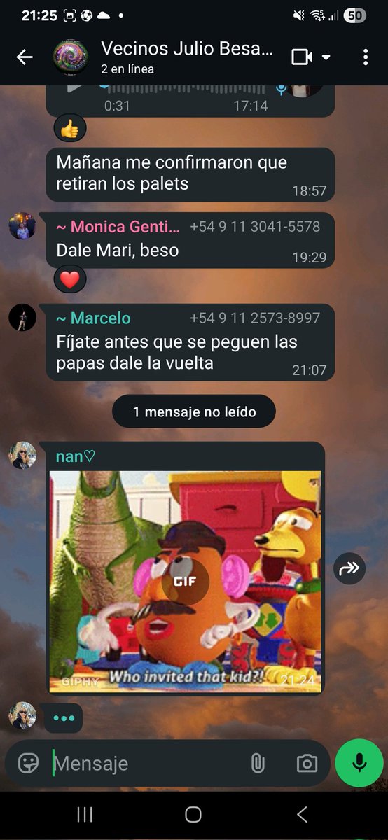 ccamiroocha's tweet photo. grupo de vecinos
vecino manda un mensaje equivocado
mi mama: https://t.co/jKCOB3tLXx