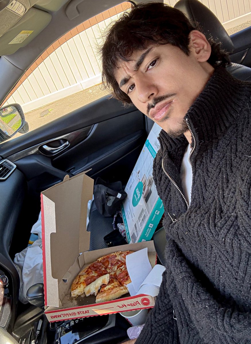 brownboyfitt's tweet photo. Need to clean my car mess 😫 https://t.co/I6kzuV9tmE