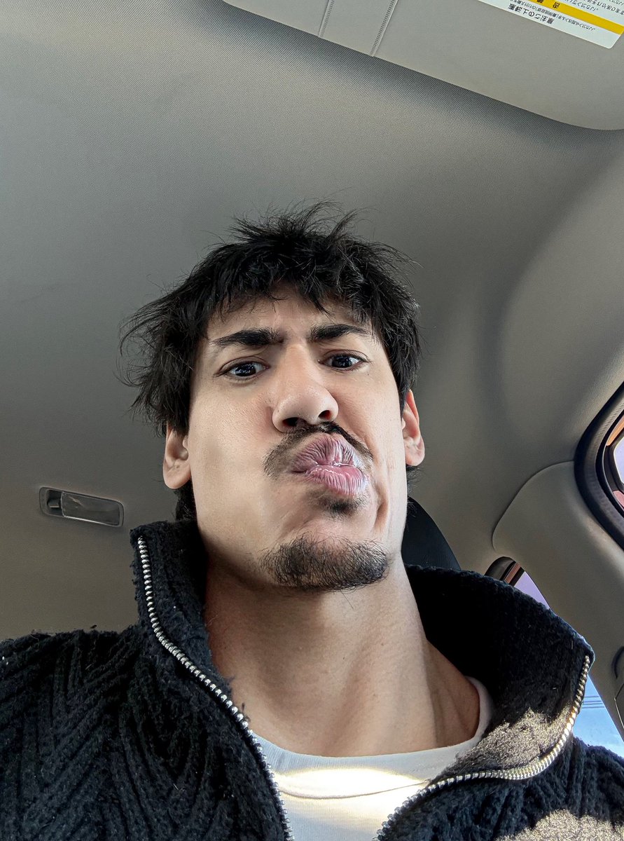 brownboyfitt's tweet photo. Need to clean my car mess 😫 https://t.co/I6kzuV9tmE