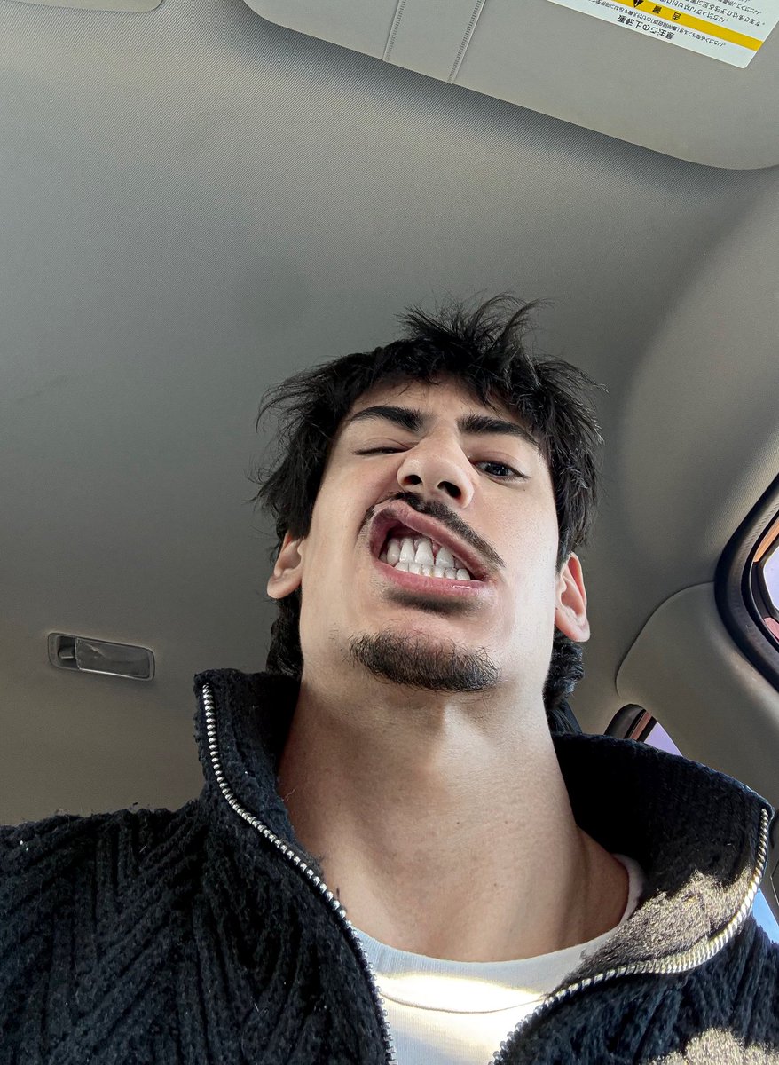 brownboyfitt's tweet photo. Need to clean my car mess 😫 https://t.co/I6kzuV9tmE