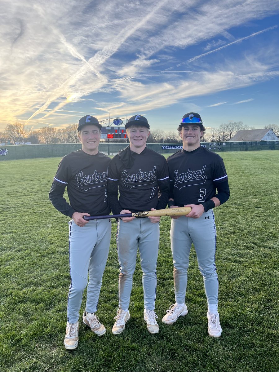 Cougars 14
Staunton 3

WP - Huegen 1.1 IP
Athmer 3.2 IP 6 K

Big day from the offense with 14 hits

Haar 3-4 3 R 2 RBI SB
Albers 3-3 4 RBI
Browne 1-2 2 RBI
Athmer 1-3 R 1 RBI 2B
Wieter 1-3 R RBI 3 SB
Toennies 2-3 2 R
Radake 2-3 2 R RBI

Home vs St A tomorrow 11 AM