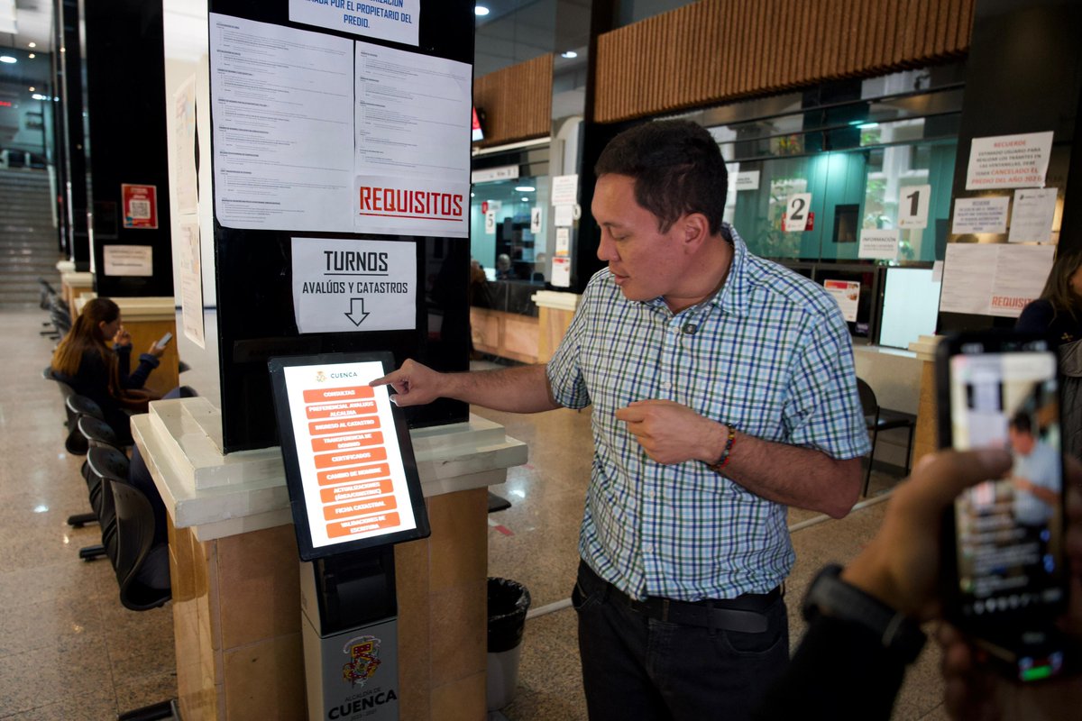 czamoramatute's tweet photo. 👀🤔 ¡Estoy seguro de que siempre has querido #calificar la atención en los trámites #municipales! hoy ya puedes hacerlo.
👉 Ahora contamos con un sistema que te permite evaluar el servicio en tiempo real, ayudándonos a mejorar y brindarte una atención de calidad.
Seguimos optimizando procesos y facilitando tus trámites para tu comodidad. En cada espacio está el #AmorPorCuenca ❤️💛