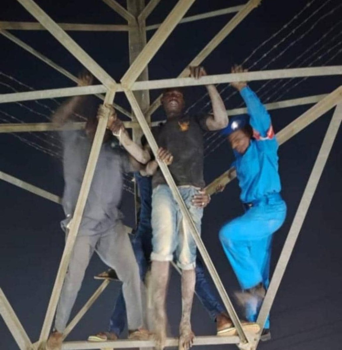 لما يسألوك ال طفى النور منو