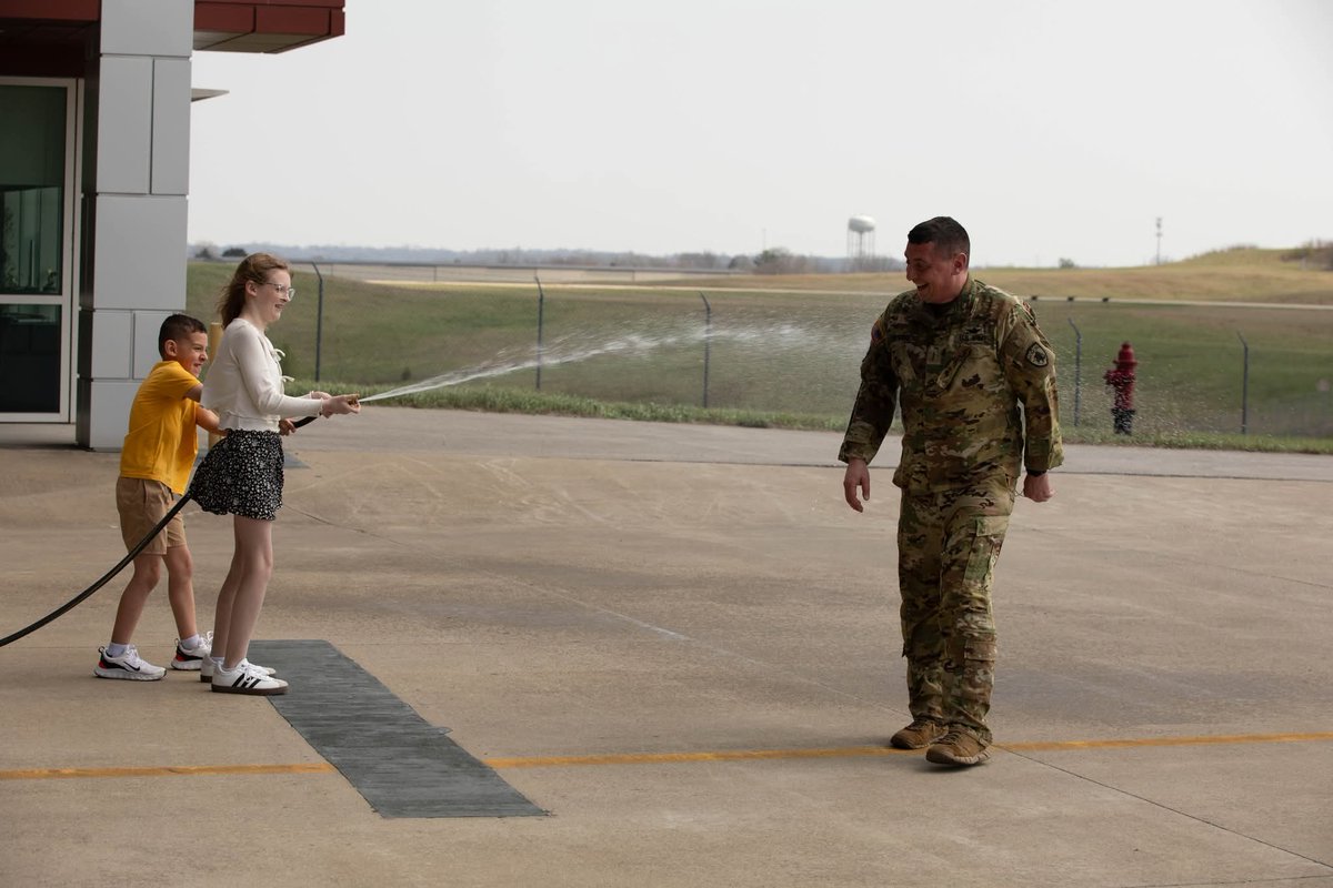 kentuckyguard's tweet image. After more than 20 years of dedicated service, CW5 Chad Russell took to the skies one final time, completing his last flight aboard a C-12 at Boone National Guard Center in Frankfort, March 26. 

#congrats #finalflight