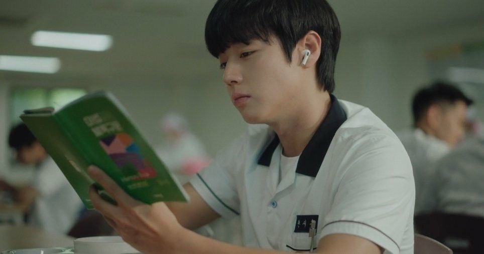 val 🎧🦈 tweet media