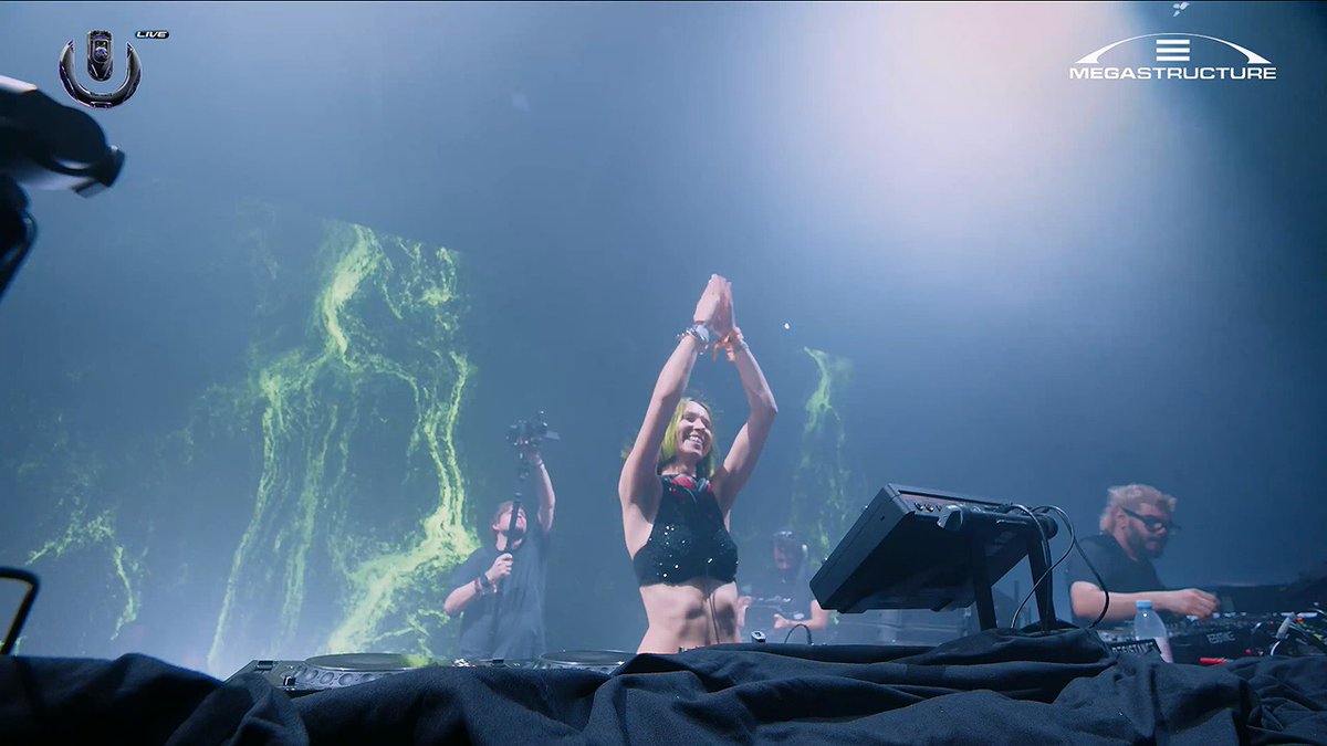 🍋BangGoTheBells 💋🧙🏻‍♀️✨ tweet media