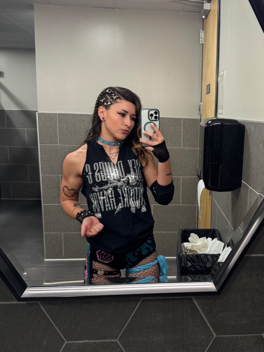 lowlife pro wrestler ブルック・ハボック tweet media