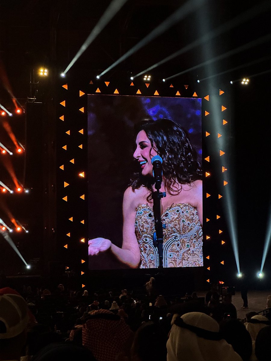 _tuuliip's tweet photo. انتِ العيد وصوتك العيديّة 
وضحكتك هُمّ الإثنيييين ❣️@Angham https://t.co/FKqNtJr2Hn