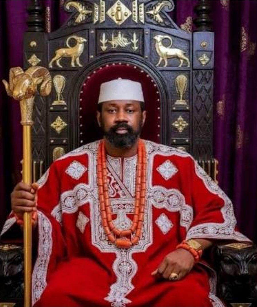quick88491's tweet photo. @Leftist_Legend @GuiraudInd Le roi du monde... africain. https://t.co/HGeuDXI5Bz