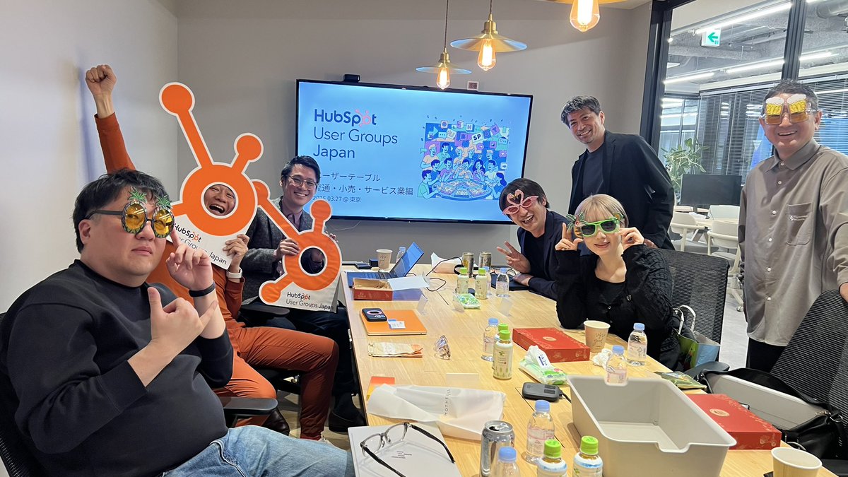 kanjiro100's tweet photo. 昨夜はB2Cの流通・小売・サービス業に特化したHUGユーザーテーブルでした。HubSpotユーザー同士であるある共有やお悩み相談をこの距離感でできる場は他にないでしょう。次は東京以外の地方都市でやろうと企画中。#HubSpotユーザーグループ #HUG https://t.co/QbVeNDsd4z