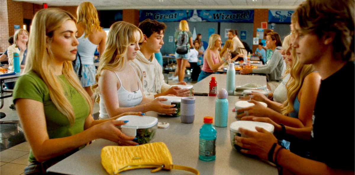 Jo wearing a “delusional” tank top, Olivia wearing an “I can fix him” shirt. Oh, I’m sure. #Slanted