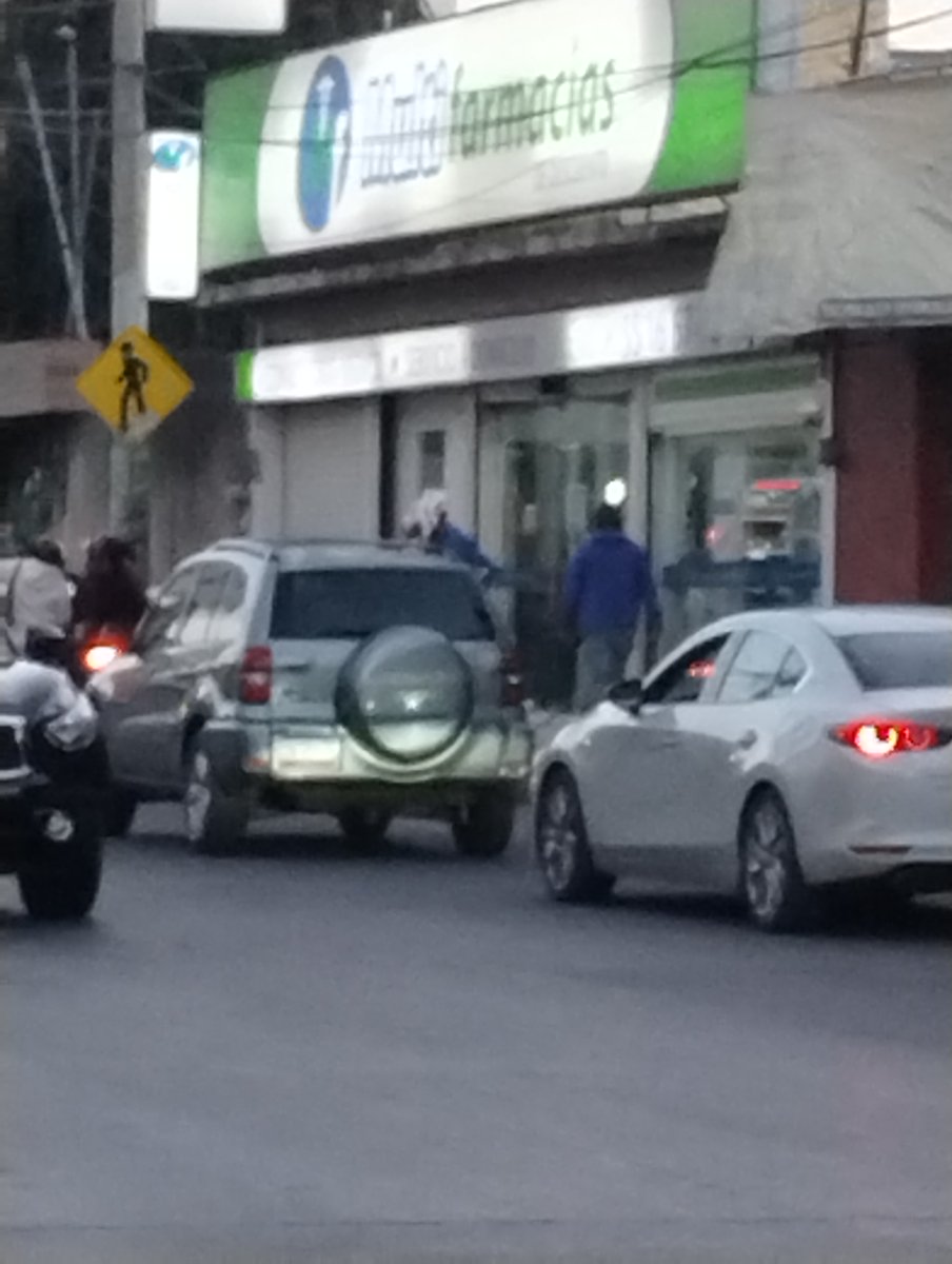 jrbv70's tweet photo. @HuixquiGob pueden enviar una patrulla de tránsito a la Av Jesús del monte a la altura de la multfarmacia hubo un choque entre una camioneta y una moto https://t.co/HabMkVz0OG