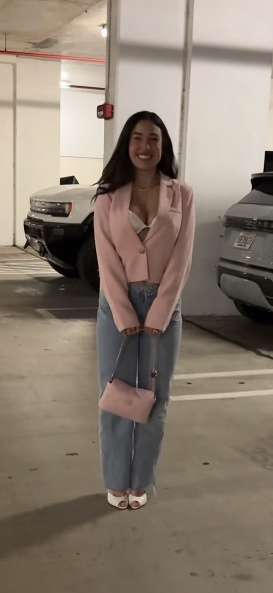 Angie Varona tweet media