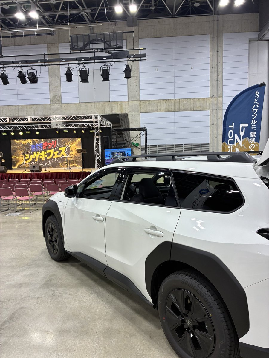 corollashimane's tweet photo. 本日はBSSまつりに出展しております！
トヨタの電気自動車bZ4X、bZ4Xツーリグを展示中🚙
家族でのお出かけにぴったりなコンパクトカーのルーミーも展示しております🚗
その他にもプラ板づくりコーナーもご用意🧸
ぜひトヨタのブースへお越しください☺️
#カローラ島根
#bZ4X
#bZ4Xツーリング
#BSSまつり https://t.co/JUHPqLo7fZ