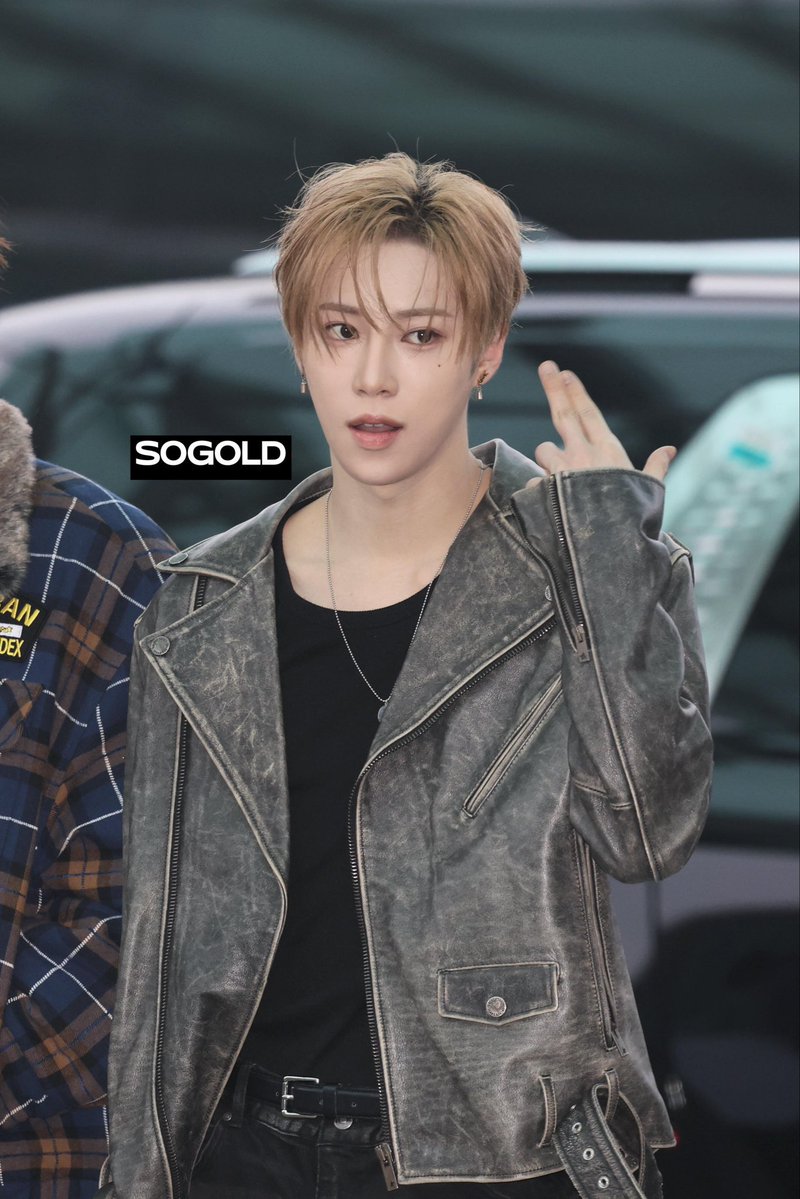 𝒌𝒊𝒕𝒕𝒚 🐈‍⬛🐾REST 🤏🏻 tweet media