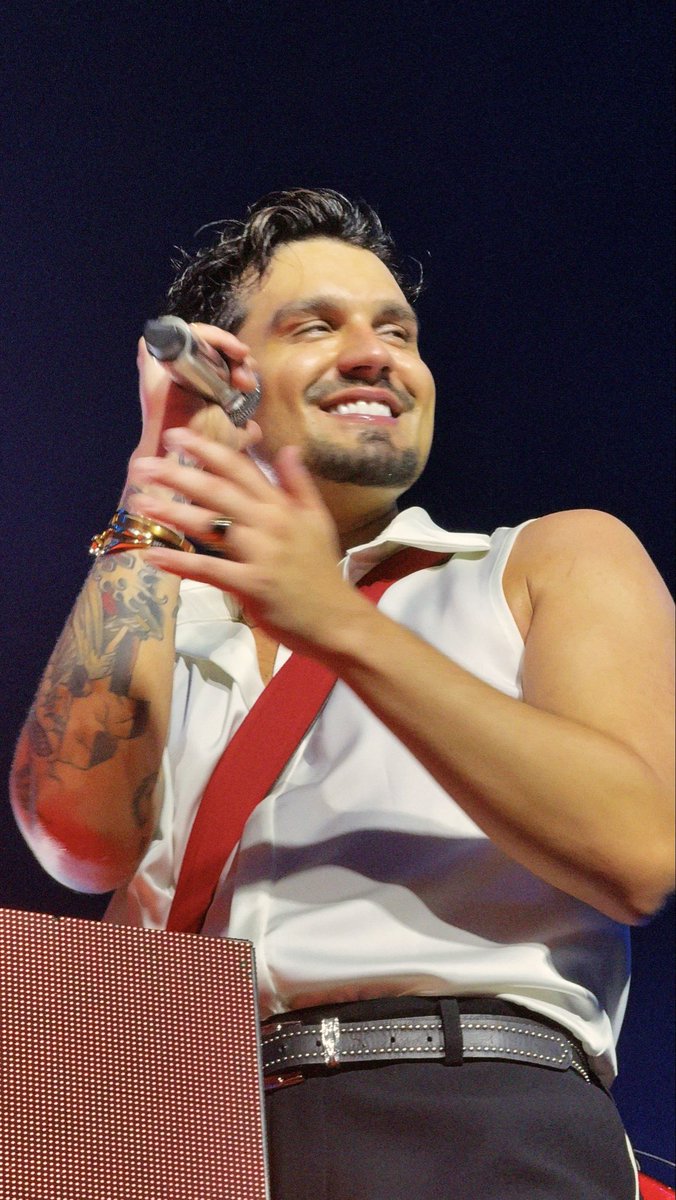 todo dia uma foto do luan sorrindo tweet media