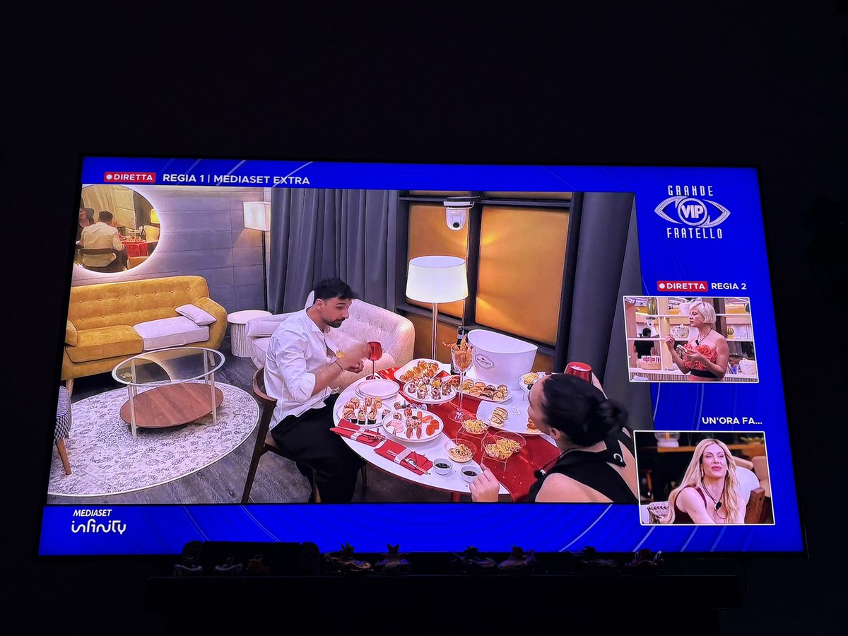 I miei protetti con Paola, Antonella e Alessandra .
Buon sushi amori miei !❤️‍🩹 #GFVIP
