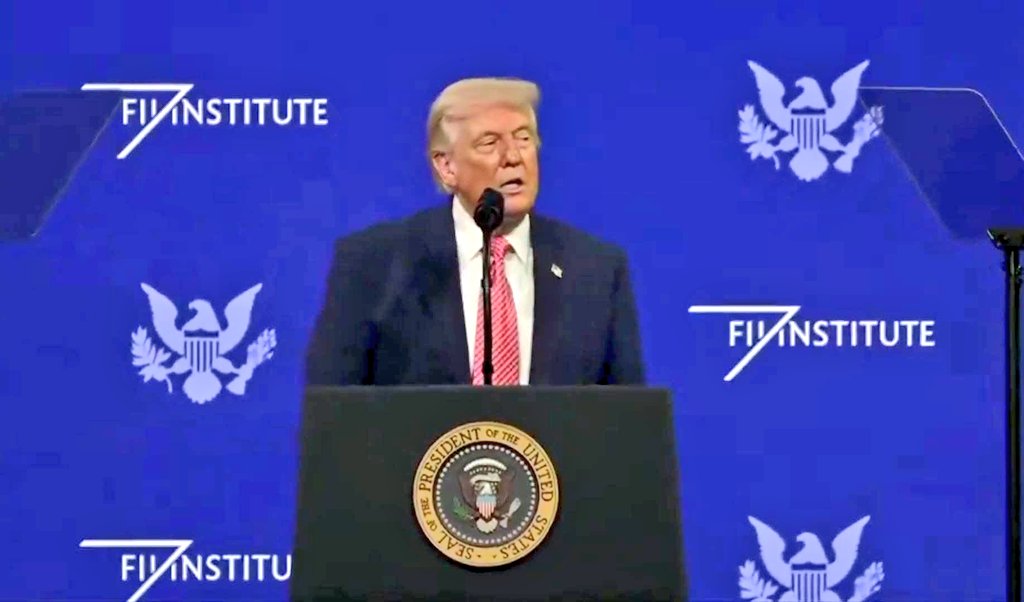 URGENTE: DONALD J. TRUMP DESDE MIAMI — “CUBA ES LA SIGUIENTE”
Por La Tijera News 

El Presidente de los Estados Unidos, Donald J. Trump, hizo hoy declaraciones contundentes desde la ciudad de Miami en referencia a la situación en Cuba.

“Por cierto, Cuba es la siguiente. Pero