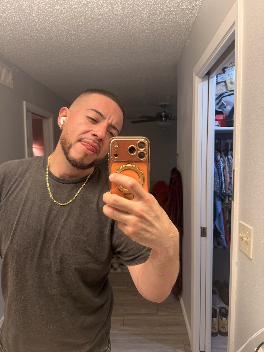 Redbeard9292's tweet photo. 💈💈😎#Friyay https://t.co/a9uN9ybH7c