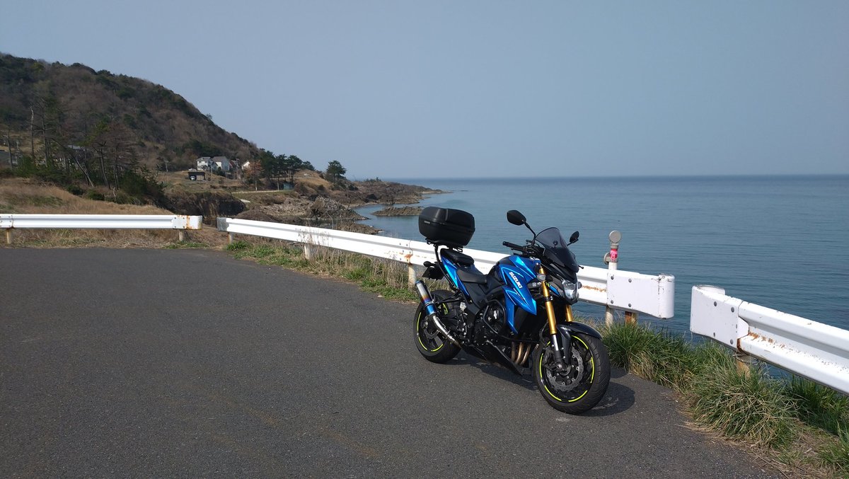 KzUtopia's tweet photo. おはようございます☀

暖かくなってきたので北上解禁！
高速ぶっ飛ばして(法定速度)日本海へ🌊
#SUZUKI
#GSXS750 https://t.co/BozId5NgY4