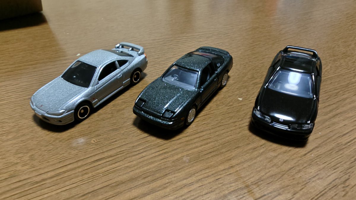 昨日は待ちに待ったトミカくじの発売日‼️
長女のと合わせて5回引いてこれ🤩
うちタオルとタンブラー欲しくて長女はコインケースとコレクションケース欲しかったからドンピシャ過ぎ😁
車は欲しいやつをシャッフル👍
うちは欲しかったシルビアとワンチ✨️
インプは残り物🤣
子供より母がトミカ沼www