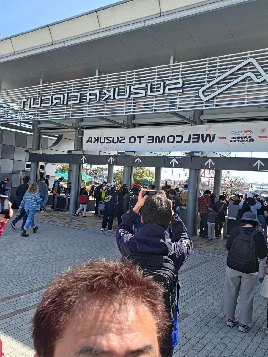 昨年秋に富士スピードウェイサーキットで開催されたポルシェトラックエクスペリエンスで同組だったポル友とF１日本グランプリで偶然再会。お互い子どもの卒業記念家族旅行。ポルシェが繋ぐ奇跡！
#F1 #PTE #ポルシェ