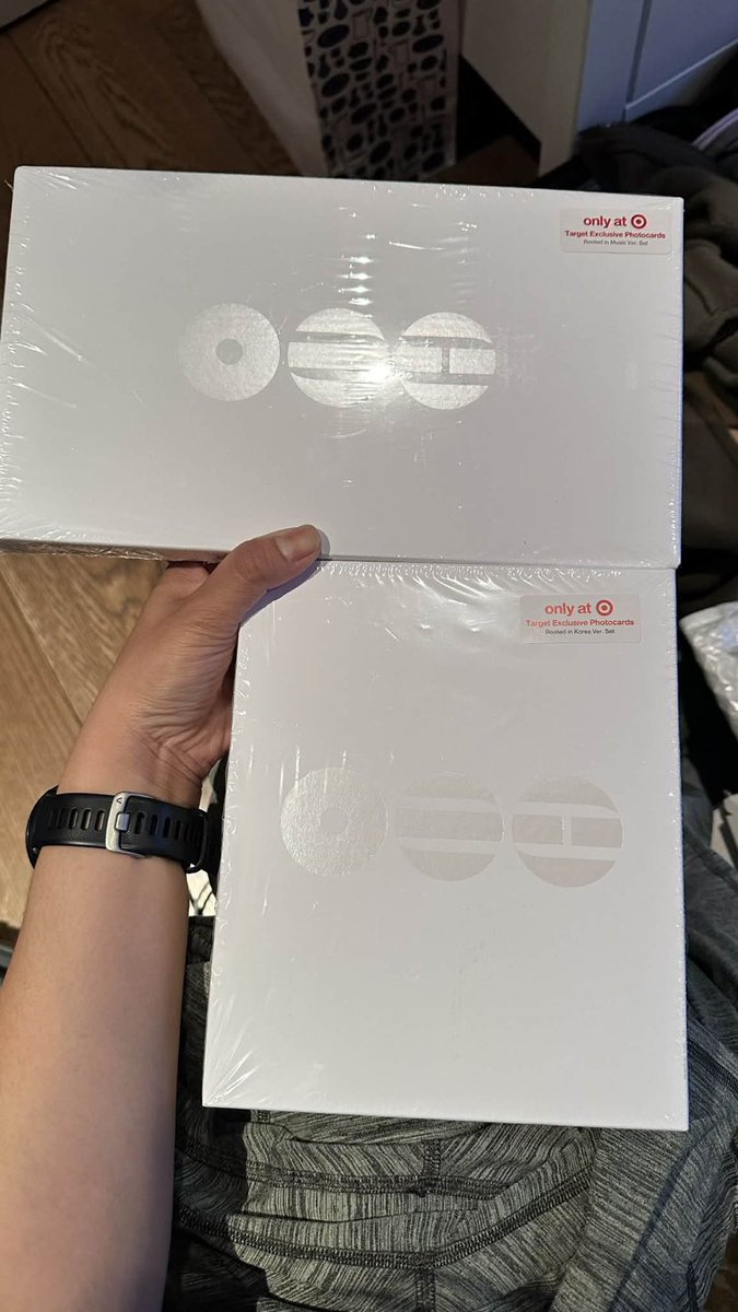 mpbelike's tweet photo. มีกลับไทยอีก10เมษา ฝากหิ้วอัลบั้มbtsที่targetได้นะคะ https://t.co/qu04sXZIGH