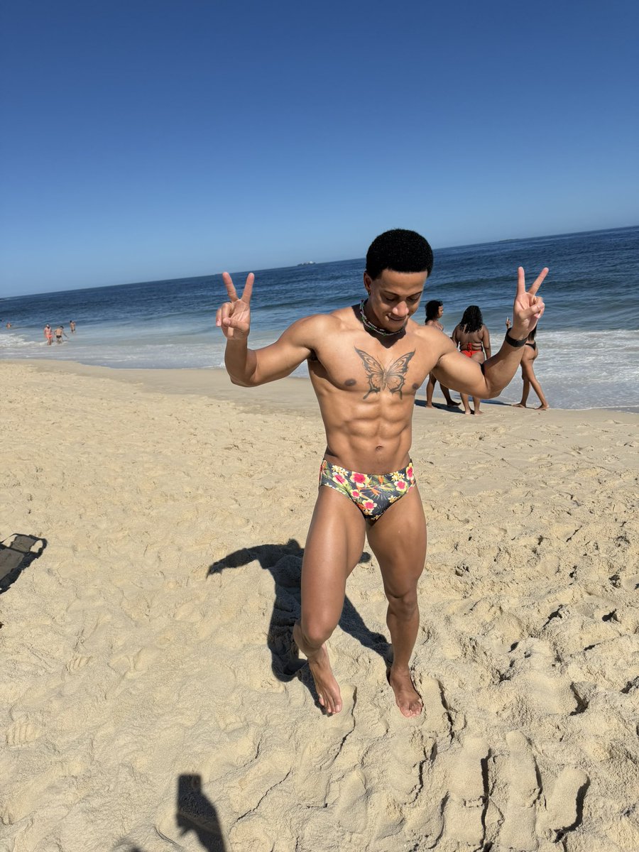 quennelmitchell's tweet photo. 😈 acting bad In Rio https://t.co/FQ9WeASG8o