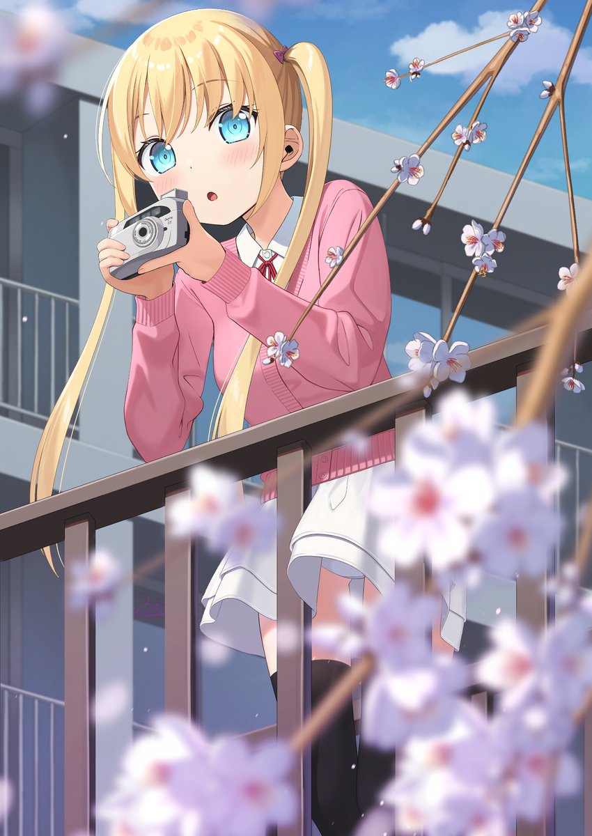 hu_maple's tweet photo. あの子のサンカクin 2月 
「どの角度で撮ろうかな・・・」 https://t.co/GgE4gReS3c