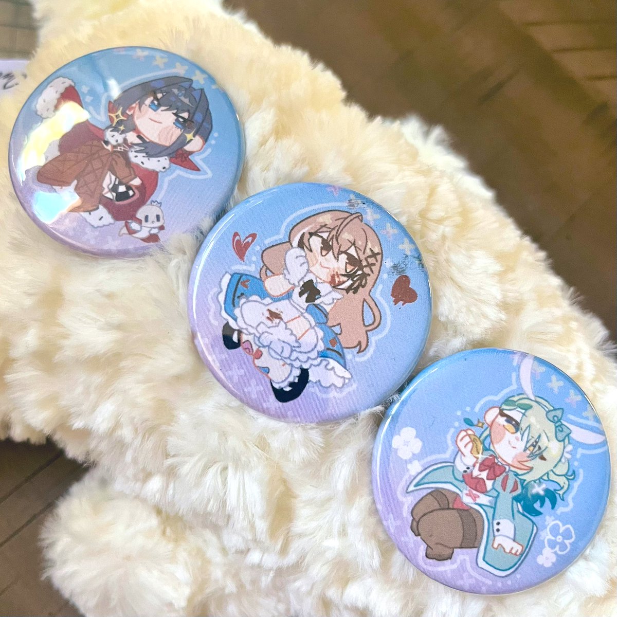 youdaushi's tweet photo. I took CouncilRyS in Wonderland I drew from 2 years ago &amp; made them into buttons 🐇🕰️🌿
I’m gonna make Sana, IRys, Bae next time, they will look so cute all together😭💕💕💕

#クロニーラ #kronillust #drawingMEl #ムメ絵 #galaxillust #FineFaunart #BaelzBrush #IRySart https://t.co/MX8iuf4NVB