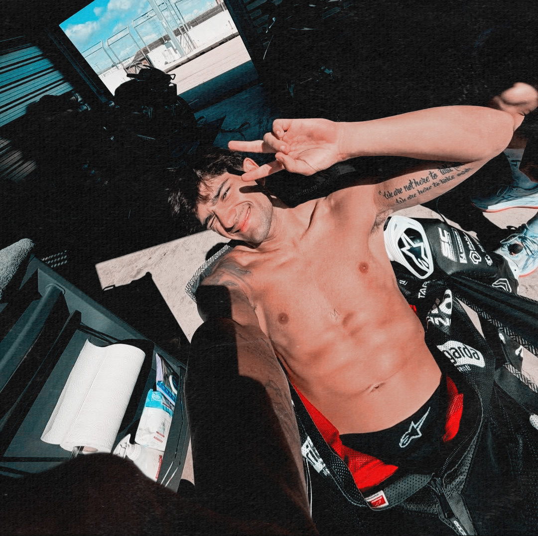 ᅟᅟᅟᅟ𝑴𝑨𝑻𝑨𝑫𝑶𝑹｡⁸⁹ tweet media