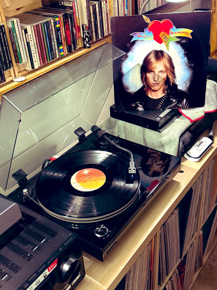 MusicManJ70's tweet photo. Tom Petty & The Heartbreakers - @tompetty A stellar debut. This is a Shelter Records pressing, a 2nd edition. I love the labels! #lp #lpcollection #lpcommunity #vinylcollector #recordsforlife #vinylcommunity #physicalmusic https://t.co/z5NvlbLcTu