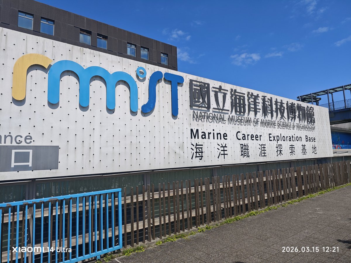Lab_tainan's tweet photo. 昨日終了しましたが基隆のDive into hololiveに行ってきました。ホロライブの展示自体は以下のパネルくらいしかなくて少しあっさりしてましたが…海洋科技博物館が面白かった！
動かしたり触ったりできる体験型の展示が多くて、直感的に分かるからすごく良かった。
#diveintohololive #hololive https://t.co/vXA62kOpsP