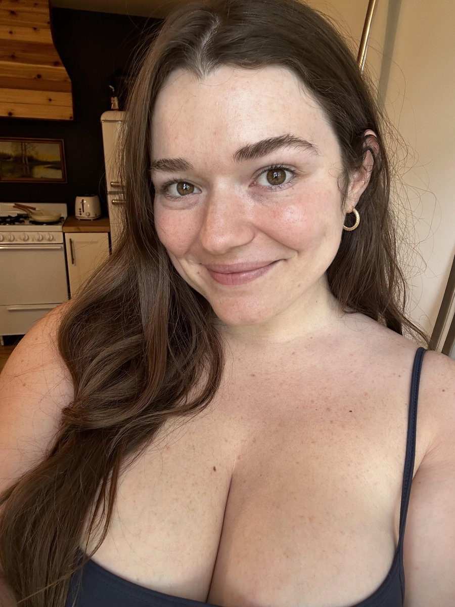 Daisy Bloom tweet media