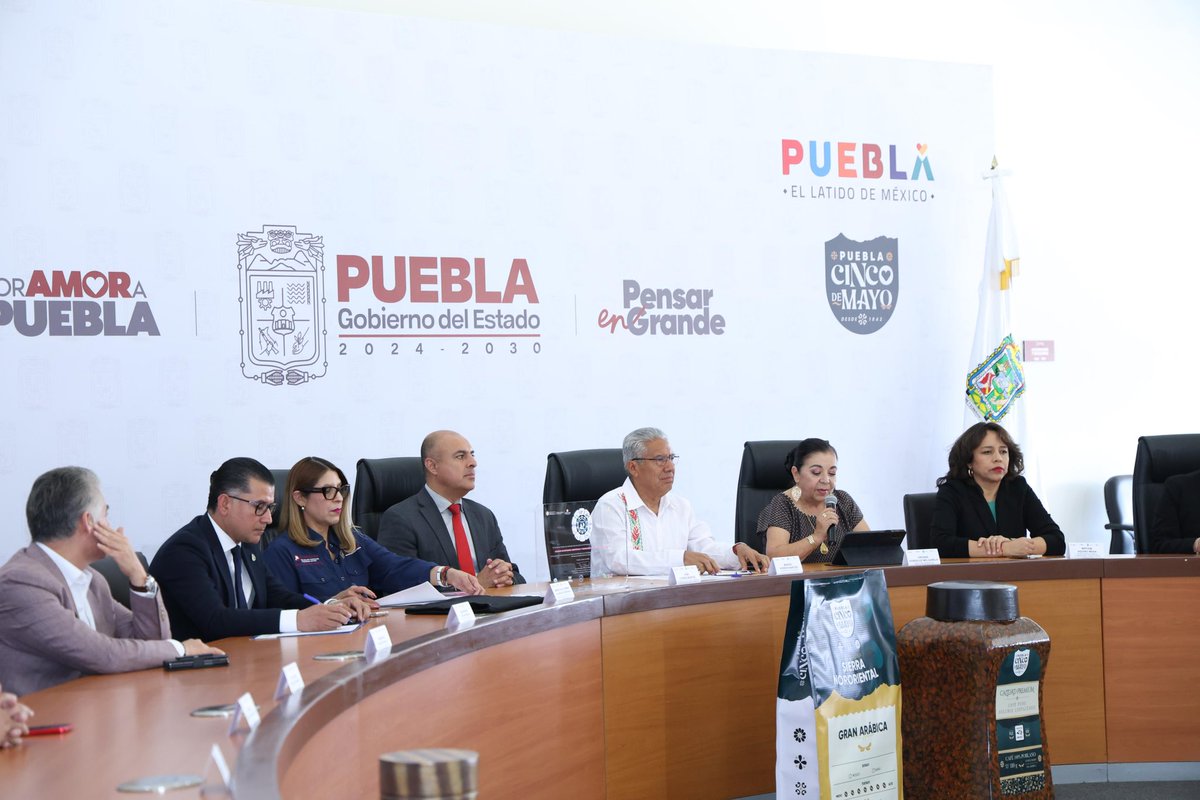 Libre tránsito educativo para nuestras y nuestros estudiantes en el TecNM ✍️📚
Hoy se marcó un hecho histórico para la educación en Puebla con la firma de convenio encabezada por la directora general Virginia González Melgarejo.
#PorAmorAPuebla #PensarEnGrande #CECYTEPuebla