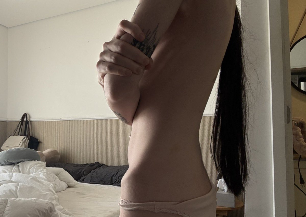 Лаура. tweet media