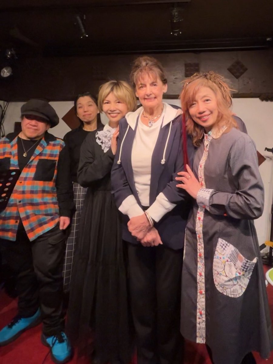 Retro_Marie777's tweet photo. 昨日は、1.5年ぶりの代々木アルティカセブンでトーク＆ライブイベントでした🎙️
とても楽しい良い夜になりました！

お忙しい中、お越しくださいましたお客様
全ての出演者と関係者の皆様、
本当にありがとうございました✨

またいつかお会いできますよう
頑張って参ります

#ライブ#トーク#代々木 https://t.co/E39TF4p448