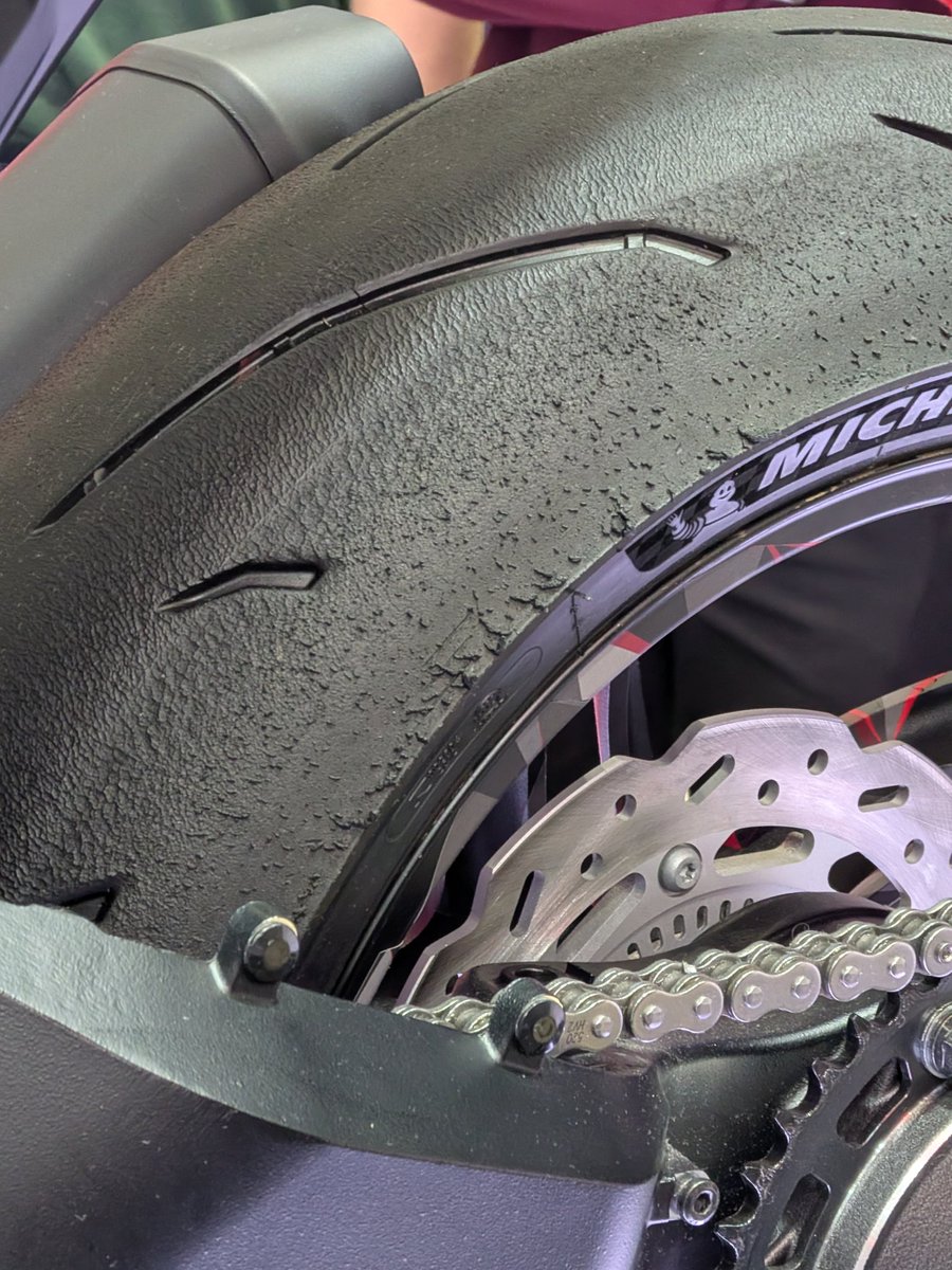 かさやん tweet media