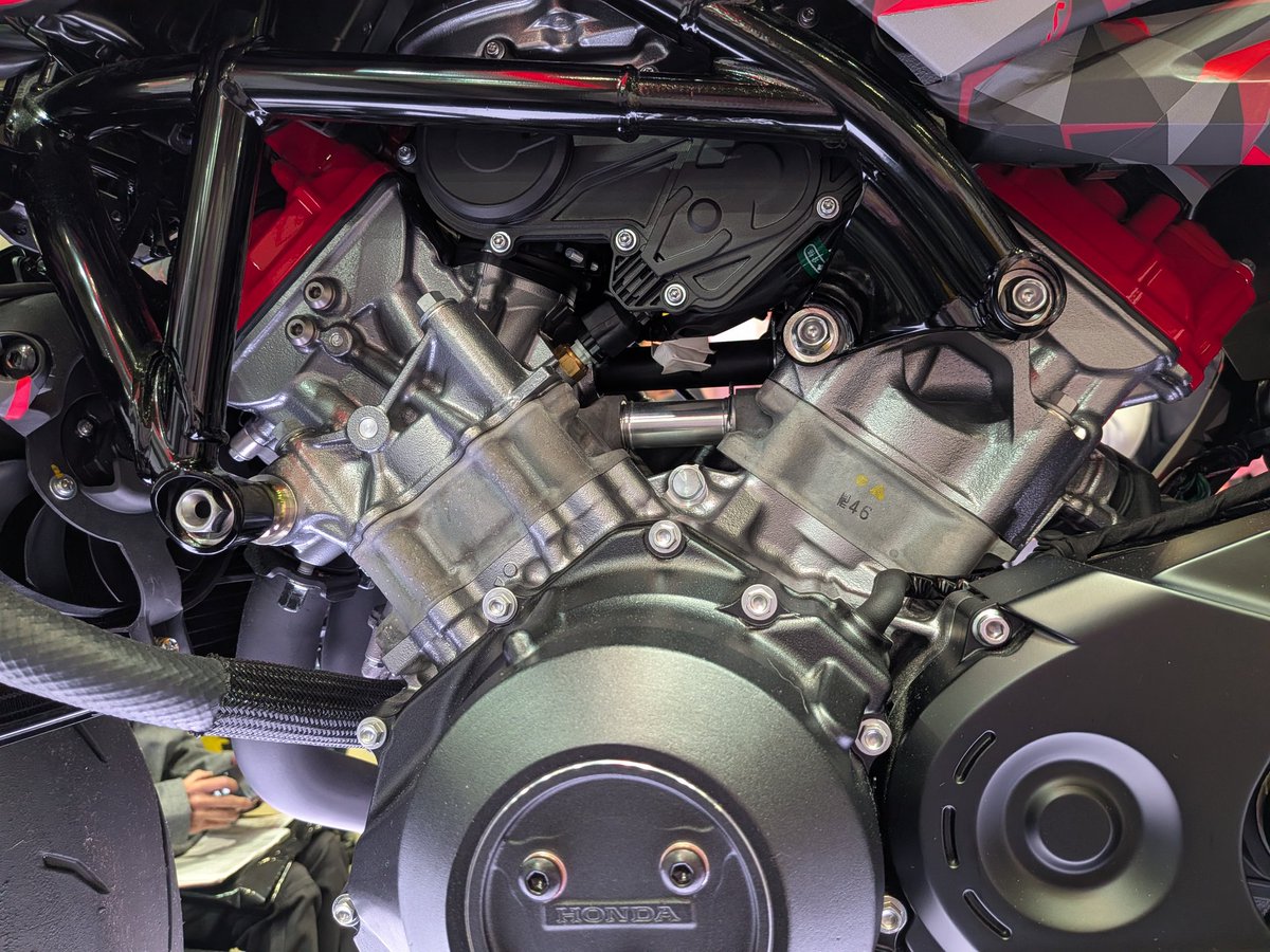 かさやん tweet media