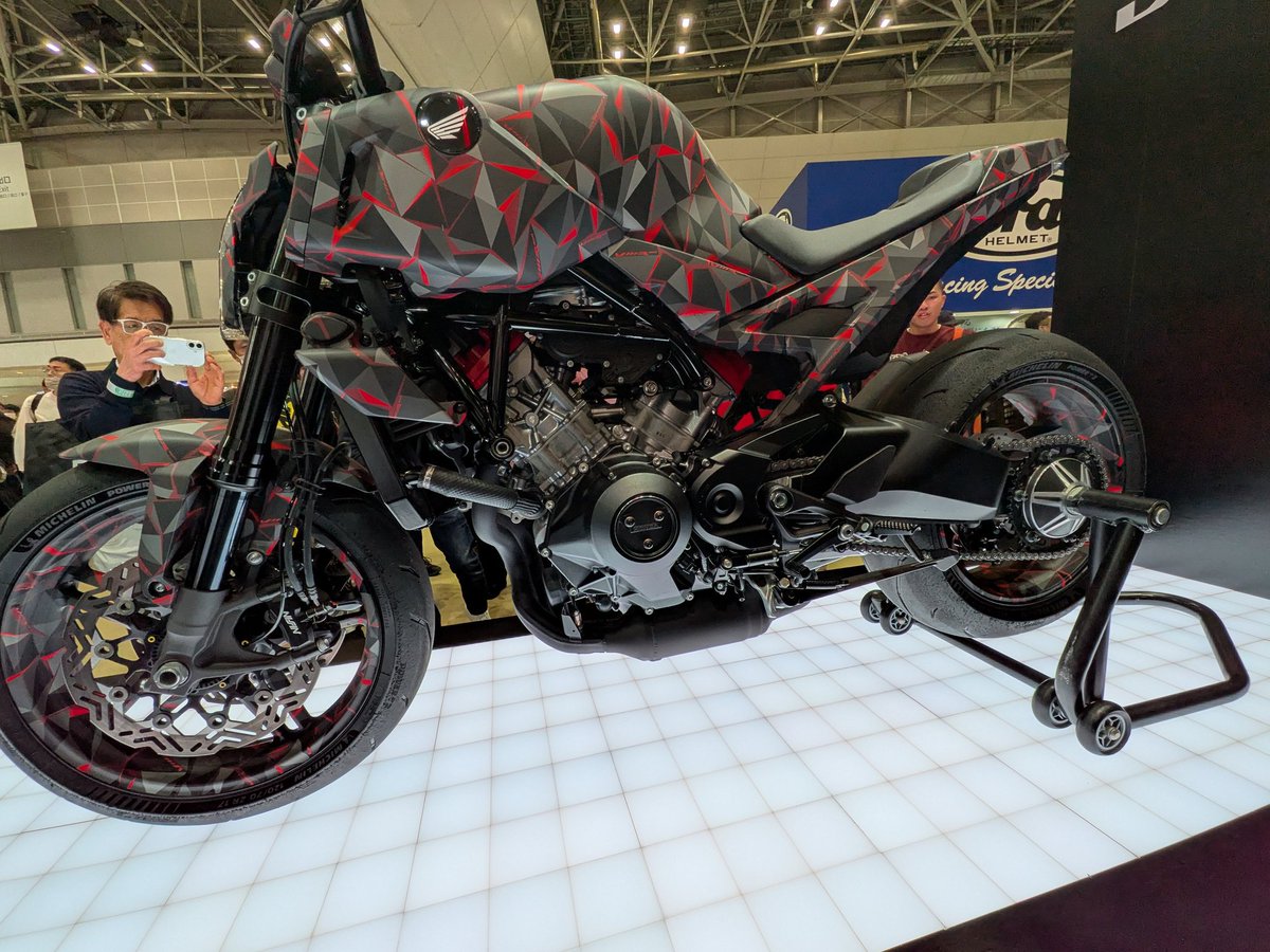 かさやん tweet media