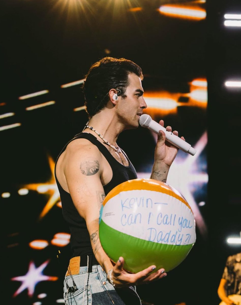 Updates Joe Jonas BR tweet media