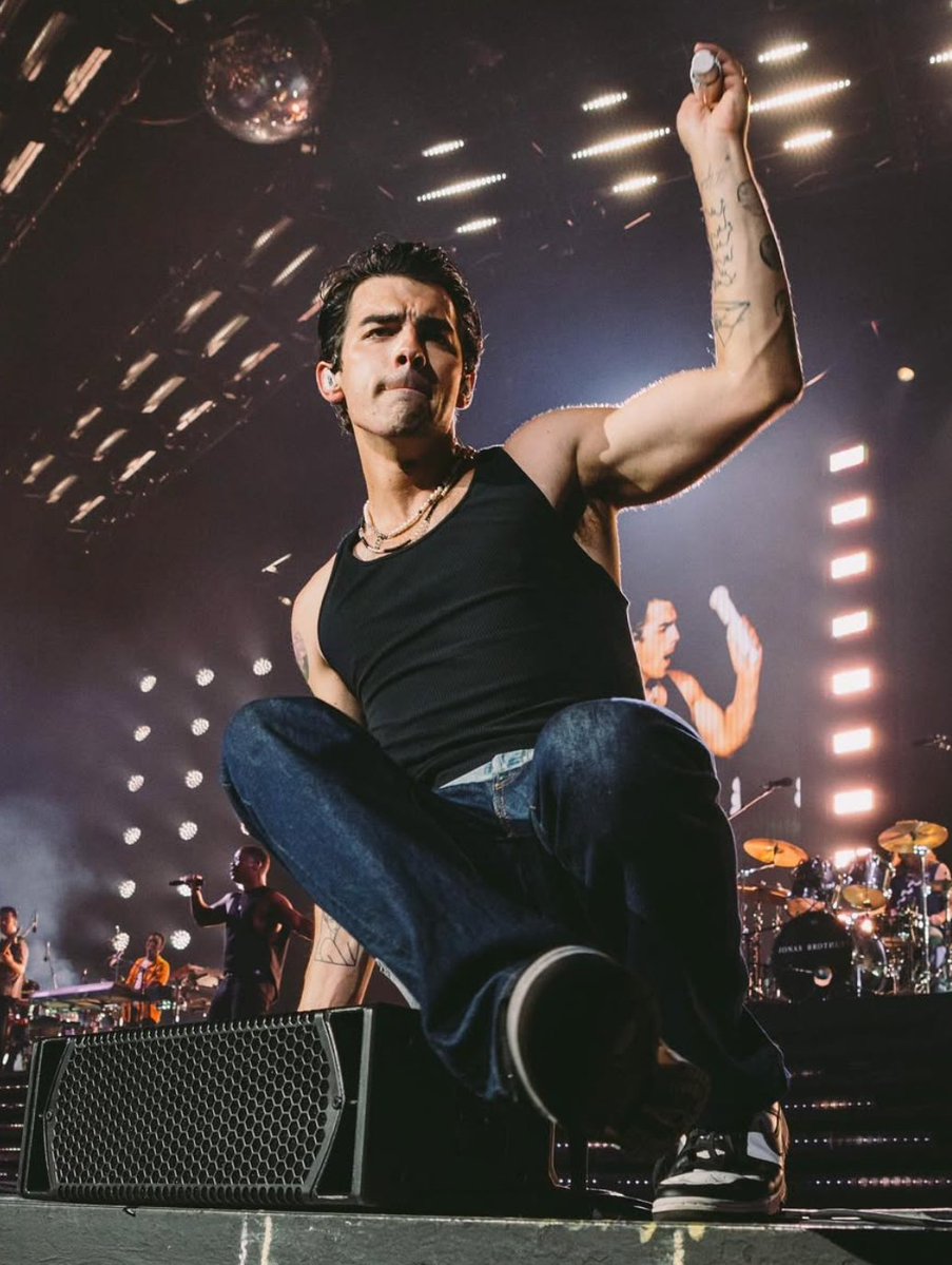 Updates Joe Jonas BR tweet media