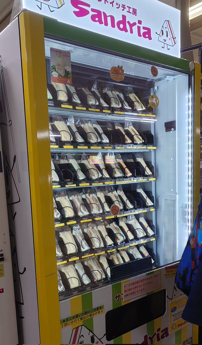 こみこ tweet media