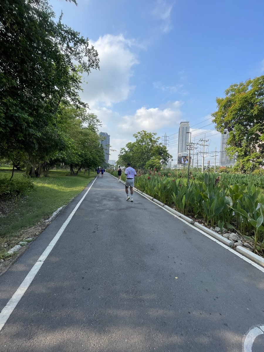 GoldenDick2025's tweet photo. #RUNJUN 
#mornings 
#สวนเบญ 
#เรียลชาย https://t.co/9iwJErG5bN