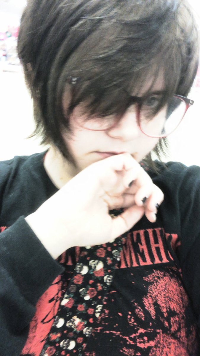 ꒦꒷ val tweet media