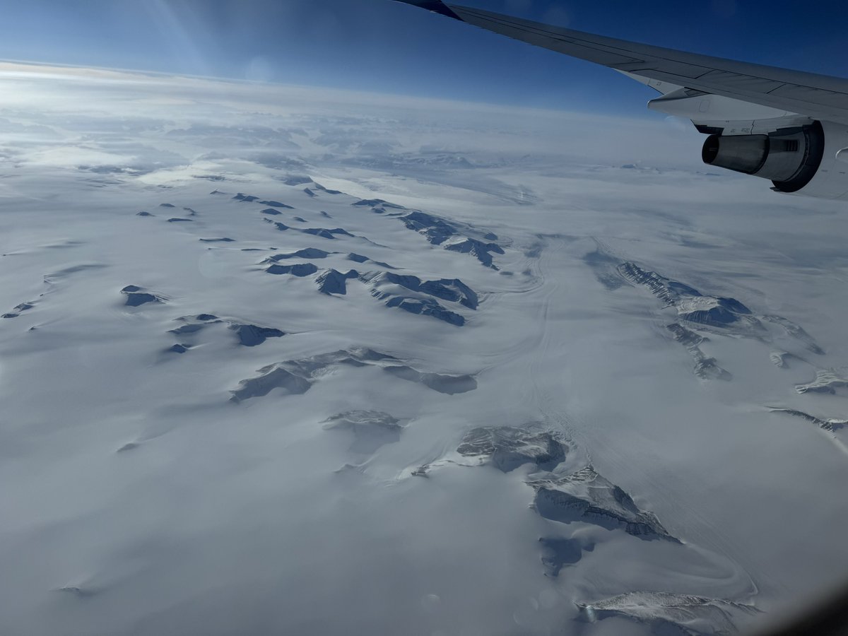 FugaciousOne's tweet photo. …And we enter our frozen cold beautiful Canada
Iceland sea, Nunavut 
#Memories #ReachingHome
#FlightBack https://t.co/FVB36p0lFt