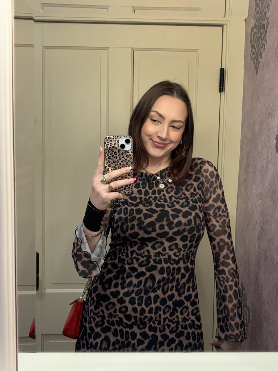 jenna bug ♡ 132 days till ari ! tweet media